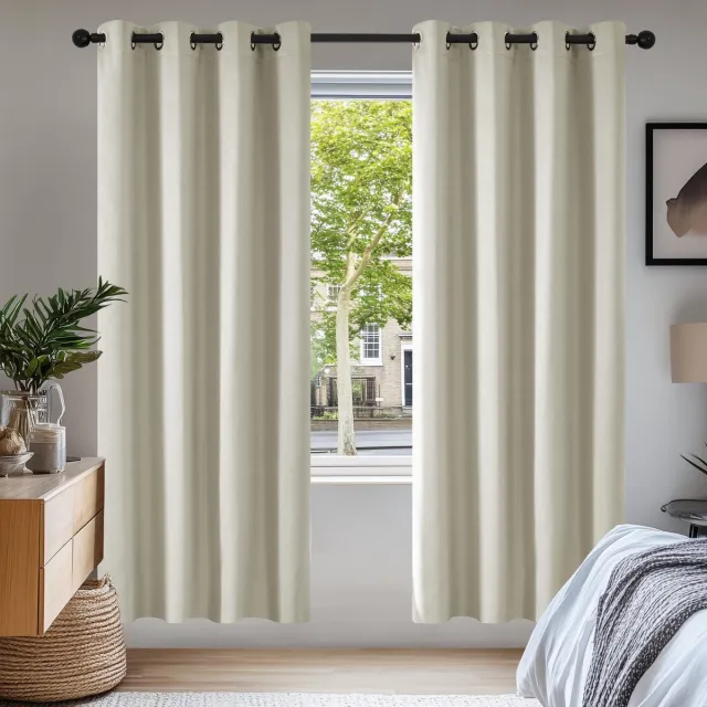 Unyqoos Stijlvolle Verduisteringsgordijnen met Eenvoudig Ophangsysteem voor Optimale Privacy en Comfort Crème