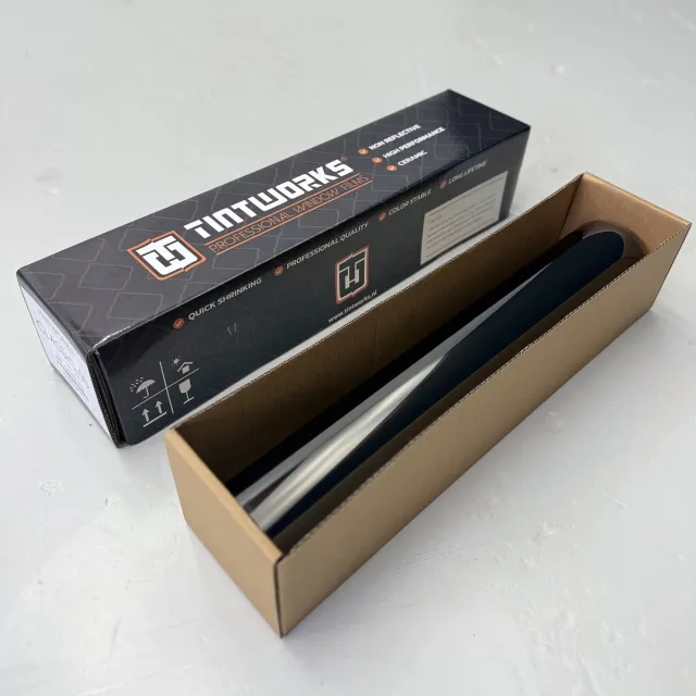 Tintworks Professionele auto folie 05% - limo black - verduisterend - vervormbaar - 300x76cm 05% limo black