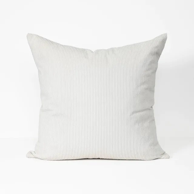 Darcy & Duke Cream - Ribfluwelen sierkussen - 55 X 55