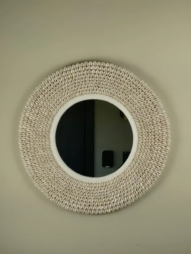 Blitzdeco Wandspiegel Rond - Harper - Handgemaakte Schelpenlijst - Licht Beige - 55cm
