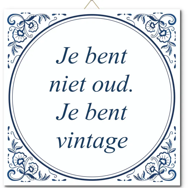 De Tegeltjesfabriek Tegeltje: Je bent niet oud. Je bent vintage (met hangertje) wit en blauw