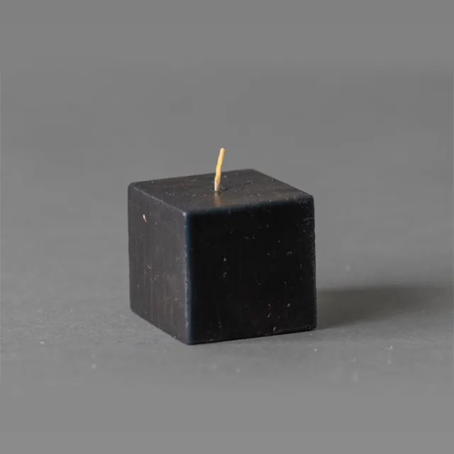 L28 Kaars rustiek handgemaakt zwart 50/50/50 mm