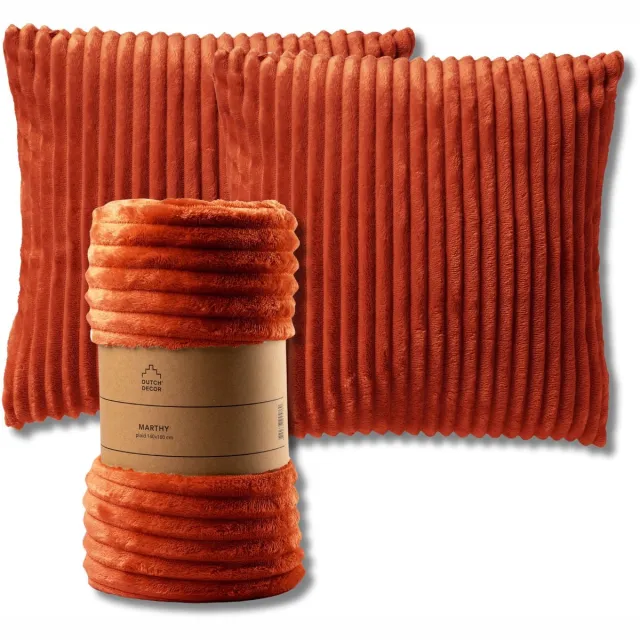 Dutch Decor VOORDEELSET - 3-delig - Mart & Marthy - 2 sierkussens 45x45 cm - 1 plaid 140x180 cm - oranje