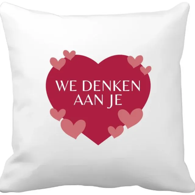 Akyol we denken aan je hartje en kleine hartjes Kussen hoes - Quotes - iemand die door een moeilijke tijd gaat - moeilijke tijd - ziek - koorts - snel beter worden - cadeau - beterschap cadeau - kado - gift - geschenk - 40 bij 40 cm Multicolor