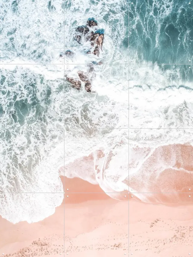 IXXI Aerial Ocean Crashing Waves, Ingrid Beddoes - 60 x 80 cm - Grote wanddecoratie en posters - Kleurrijk, Fotografie, Badkamer, Woonkamer Blauw