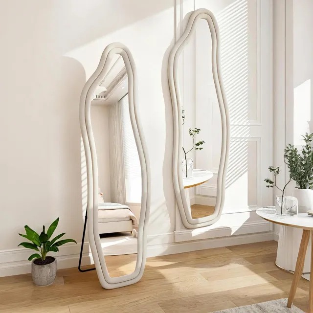 Famanu Grote asymmetrische staande spiegel van 160 x 50 cm met zacht fluwelen frame, moderne en decoratieve spiegel voor slaapkamer, woonkamer, entree en kleedkamer, kleur wit