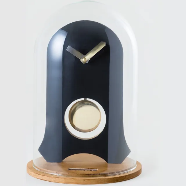Kloq Koepelklok met Pendule - Bureau Klok - Batterijen Inbegrepen - Quartz Beweging - Niet-Tikkend Batterij Aangedreven - Satijn Zwart en Glimmend Goud - 21 cm x 21 cm x 31,5 cm Zwart & Goud