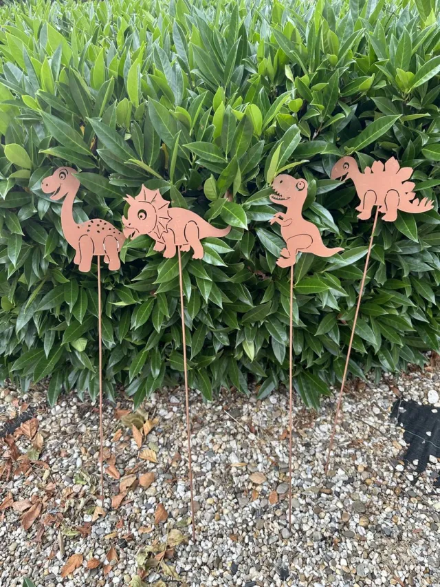 Impuls Metalen deco tuinstekers "dino's" - Set van 4 stuks - roestkleurig - hoogte 60 x 17 x 15 cm - Tuinaccessoires - Tuindecoratie – Tuinstekers Roestkleurig - dino's