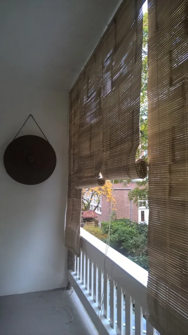 Asian Blinds Bamboerolgordijnen ca. 100cm. breed en 200cm hoog natural. Voor binnen en buiten. Met bedieningssysteem.Ook uitstekend voor wand, vloer, raam of vloerdecoratie