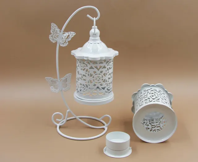 Amtsee Stijlvolle witte metalen lantaarn met vlinderhaken en rasterontwerp - Ideaal voor feestelijke buitenversieringen