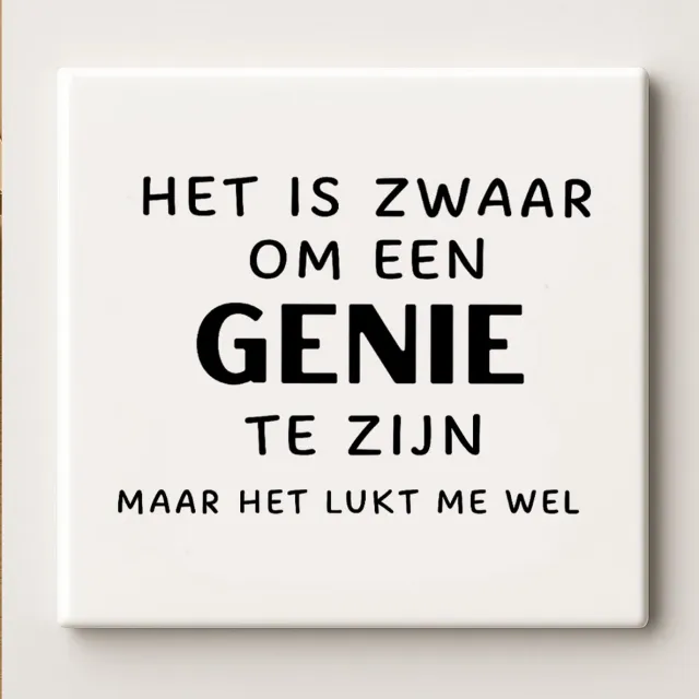 Nevolis Het Is Zwaar Om Een Genie Te Zijn Tegel – Grappige Quote Typografie Wanddecoratie – Keramische Tegel 15 × 15 cm Multi Color