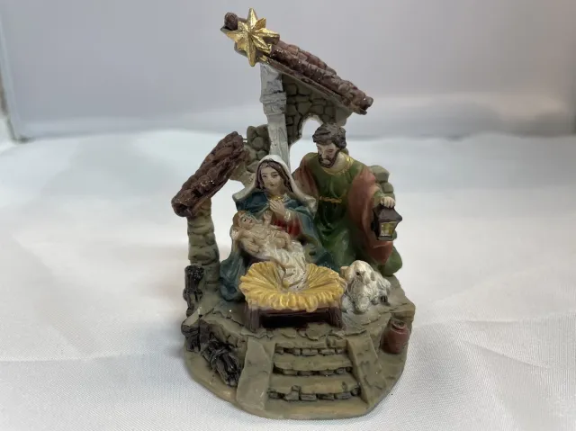 Dekoproject Kerststal Jozef en Maria met kindeke Jezus bruin, wit, groen, rood, blauw