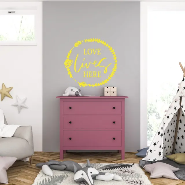 MC Living Muursticker - Love Lives Here - 40,6 x 44,1 - Geel