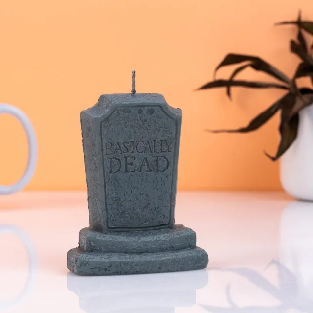 Gift Republic Basically Dead grafsteen verjaardagskaars van Gift Republic Zwart