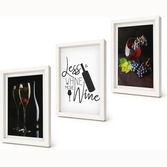 Coloray 3-Delige Schilderij Set - Wijnglazen met druiven en een opschrift over wijn. - 20x30 - Muurdecoratie - Decoratieve Schilderijen - Wohnzimmer - Moderne Wanddecoratie Witte lijst