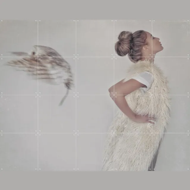 IXXI Free Falling, STUDIO HANNAH LEMHOLT - 100 x 80 cm - Grote wanddecoratie en posters - Fotografie, Woonkamer, Slaapkamer, Mode, Grappig, Mensen Wit / Lichte tinten