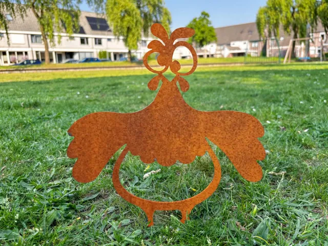 Steelhouet Schele Kip Tuindecoratie – Metaal Silhouet voor grond of gras – Cortenstaal – Cadeau voor Tuinliefhebber – Lokale Productie - Grondprikker - Steelhouet
