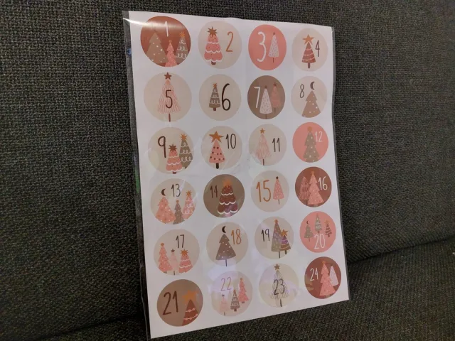 CALM Goods Kerst Stickers - 24 stuks - Adventkalender Stickers - Kerststickers Adventskalender - 24 stickers Roze