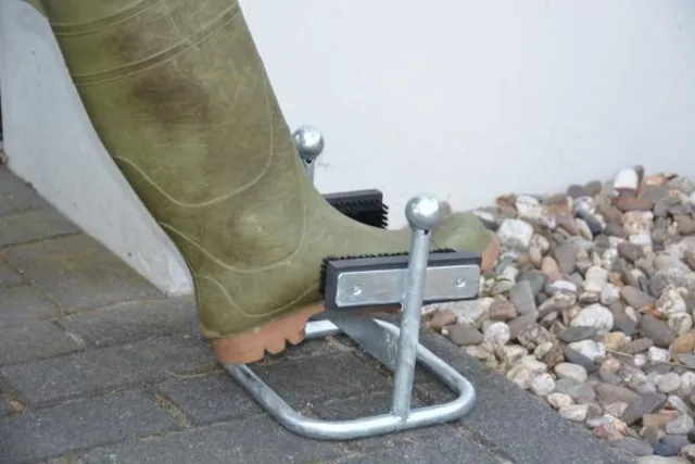 Esschert Design Schoenschraper met borstel - gegalvaniseerd zwart
