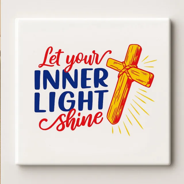 Nevolis Inspirerende Tegel “Let Your Inner Light Shine” 15x15 cm – Geloofsgerichte Keramische Wanddecoratie met Kruis voor Huis of Kerk Decoratie Multi Color