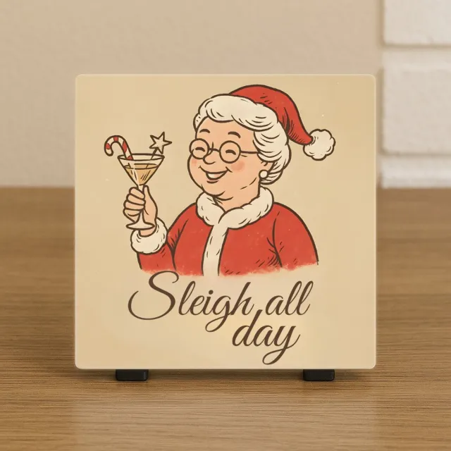 CreaCraft Spreuktegel - Kersttegel Sleigh All Day – Mrs Claus humor – Grappig kerstcadeau – Kerstdecoratie cadeau-idee - Trendy nu - Feestdagen - Incl standaard Illustratie