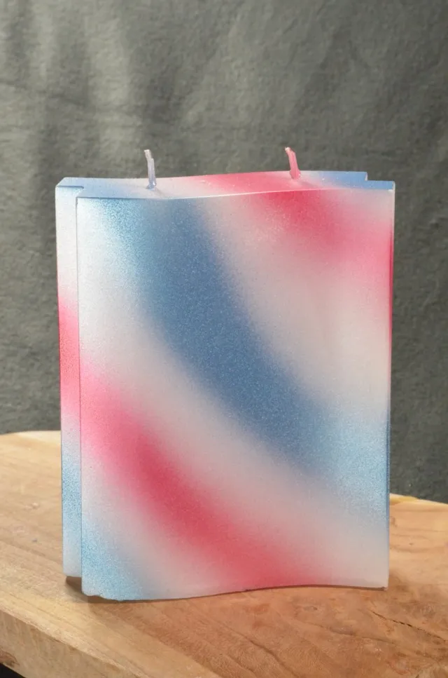 MilaNNE 2 pits exclusieve designkaars "Adamo" in rood, wit en blauw Metallic - hoogte 18 cm BEKIJK VIDEO