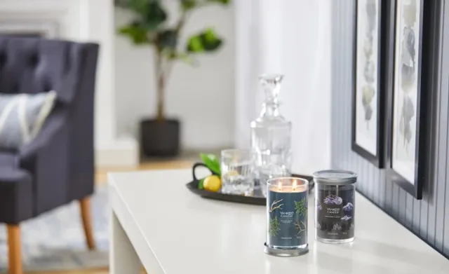 Yankee Candle Midsummer’s Night Large Tumbler Geurkaars - 100 branduren - twee lonten zwart