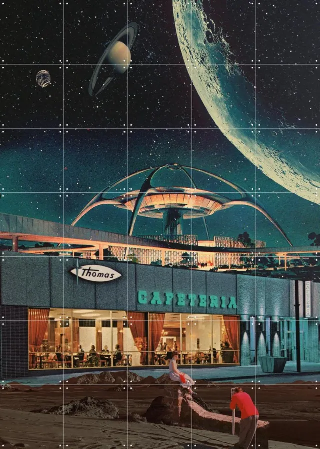 IXXI A Postcard from year 2346, Frank Moth - 100 x 140 cm - Grote wanddecoratie en posters - Vintage, Grafisch Ontwerp, Fotografie Donkere tinten