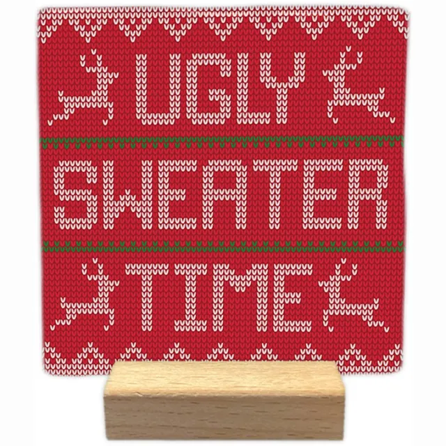 Artige Kerst decoratie tegel met tekst- Ugly sweater time - keramisch - 10x10 cm - inclusief houder Rood
