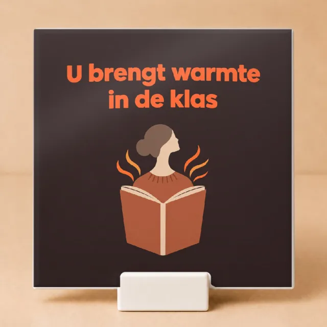 Bedruk King Strakke minimalistische Tegel "U brengt warmte in de klas" – Kersttrui thema voor meester en leerkracht - 11 x 11 cm met houder Wit