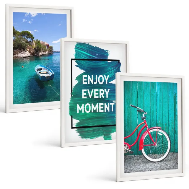 Coloray 3-Delige Schilderij Set - Zeezicht Met Boot En Fiets, Inspirerende Belettering - 40 x 60 - Decoratieve Muurdecoratie - Slaapkamer - Wanddecoratie Witte lijst