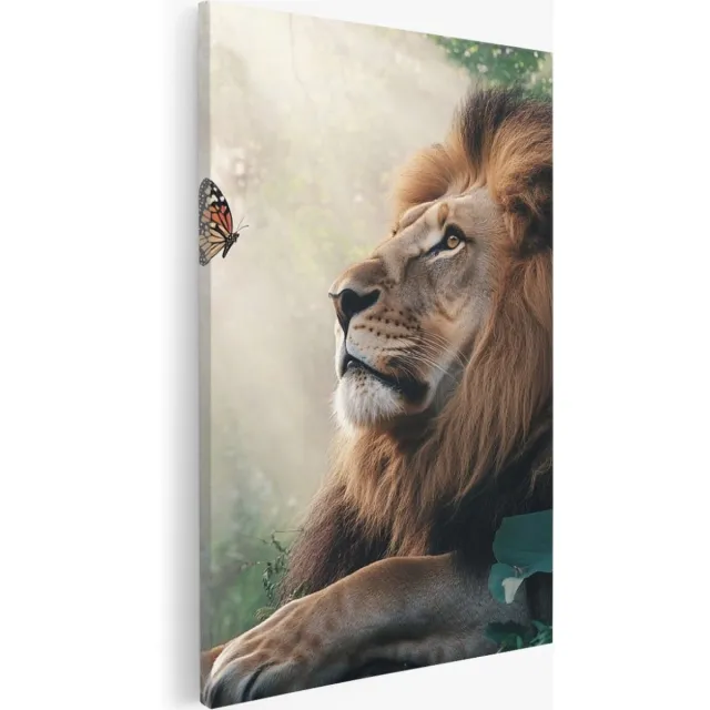 Saammp Canvas Schilderij - Leeuw met Vlinder - Landschap - Natuur - 40x50 - Foto op canvas - Wanddecoratie - Muurdecoratie Woonkamer - Slaapkamer decoratie - Canvas Print Multicolor