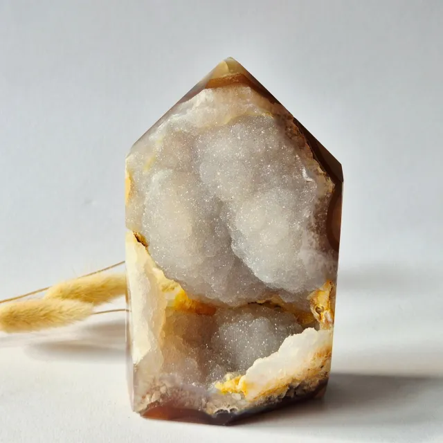 Moonlight Gemstones Druzy Agaat Toren uit Uruguay #112 – 544 gram | Natuurlijke Geode Edelsteen meerkleurig