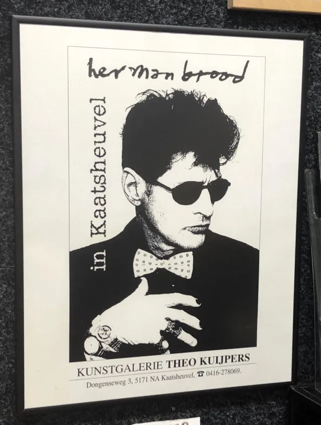 superposter.nl Affiche Poster in koker van Herman Brood. Aankondiging expositie van Herman Bood bij Kunstgalerie Theo Kuipers te Kaatsheuvel in het kader van alles wat Herman gedaan heeft in de kunstwereld. zwart/wit