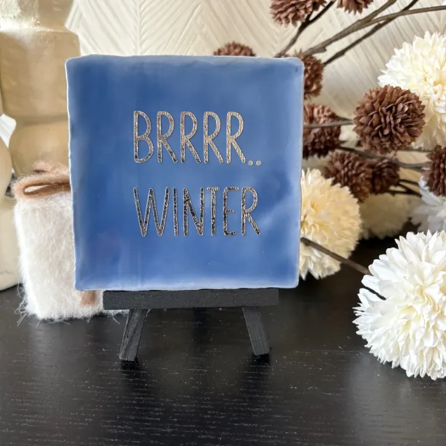 Hartjespost Tegeltje Brrrr.. Winter blauw, zilver | schoencadeautjes sinterklaas | tegeltjes met tekst | spreuktegel | tegeltjeswijsheden | Christmas | Xmas | kerstmis | decoratie kerst | Snow | sneeuw | snowman | 10x10