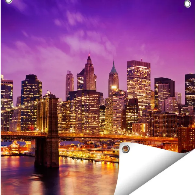 Gards Tuinposter Skyline New York van Centrum in het Paars - 50x50 cm - Tuindoek - Tuindecoratie - Wanddecoratie buiten - Tuinschilderij Multikleur