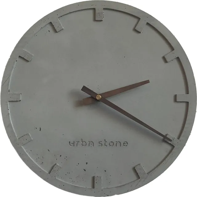 Urbn Stone beton klok - stille minimalistische klok Ø32 - handgemaakt met houten wijzers - stil uurwerk - Gerecycled Beton Lichtgrijs
