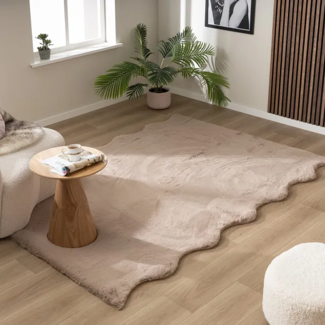 NATURL. Hoogpolig vloerkleed - Comfy Supreme Wavy Taupe - 140x200cm