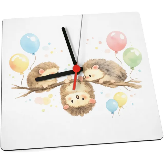 Mr Cadeautjes Klok 19 x 19 - design Een zachte aquarelillustratie van drie kleine dieren op een | cadeau Wit