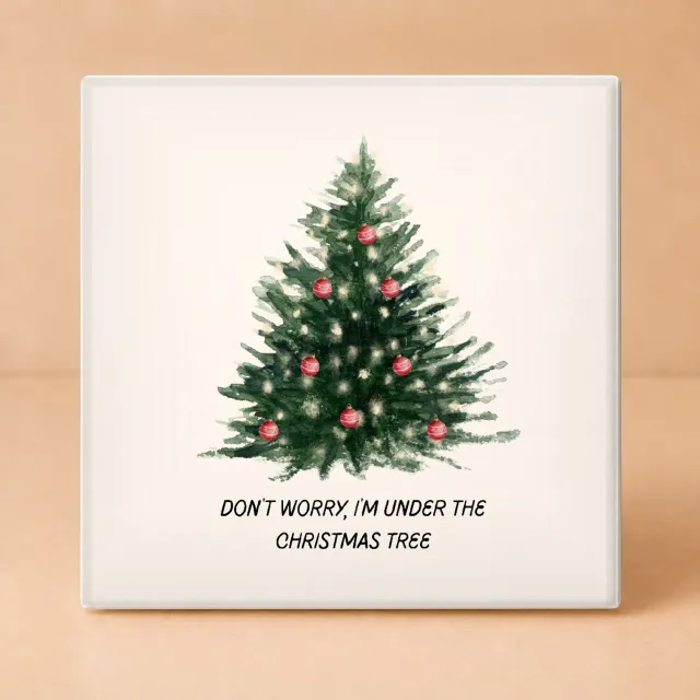 Bedruk King Gezellige Kerst 'Don't Worry, I'm Under the Christmas Tree' Tegel – Decoratieve Kersttegel voor Kerstfans - 11 x 11 cm wit