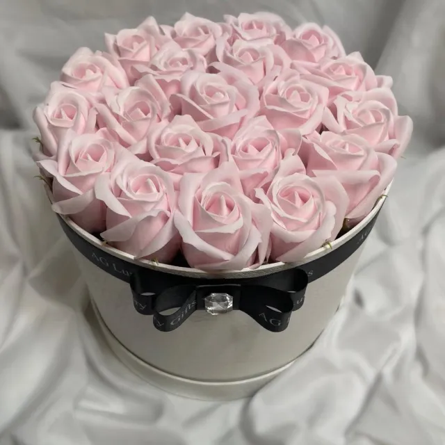AG Luxurygift AG Luxurygifts flowerbox - rozen box - Moederdag cadeau - rozen - wit - roze kleur - cadeau - Valentijnsdag - soap roses