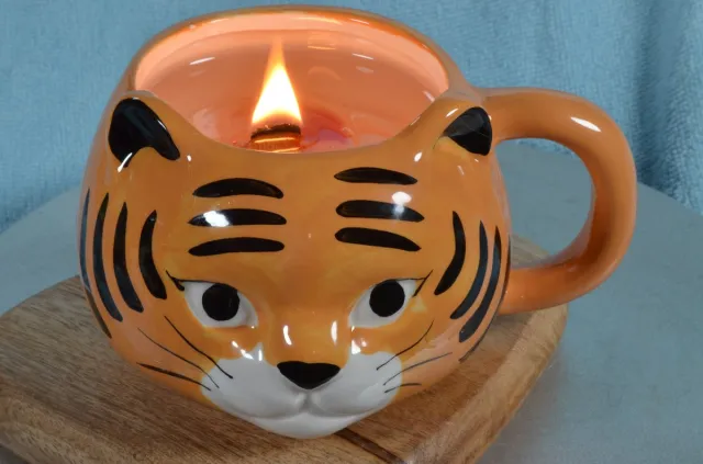 MilaNNE Gelkaars met Houten Pit Tijger design - Gemaakt door Candles by Milanne - BEKIJK VIDEO Geel