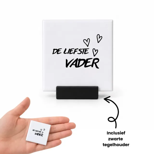Hacebo De liefste vader met 3 zwarte hartjes tegeltje met tegelhouder - Vader - Liefste vader - tegeltjes met tekst - Vaderdag cadeautje - Cadeau voor papa - Verjaardag - Geschenk - Cadeau - Gift - spreuktegels - 4.8x4.8 CM Wit
