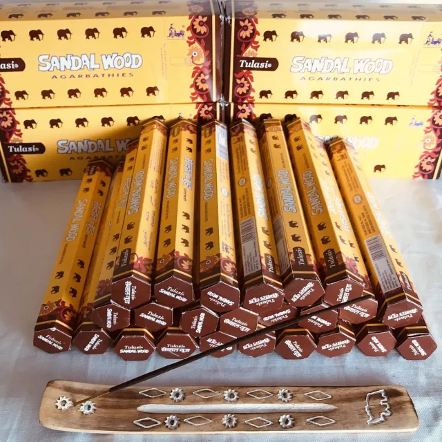Tulasi Sandalwood agarbathies wierook 24 pakjes x 20 stokjes =480 stokjes met een wierookhouder van mangowood gratis bij. black
