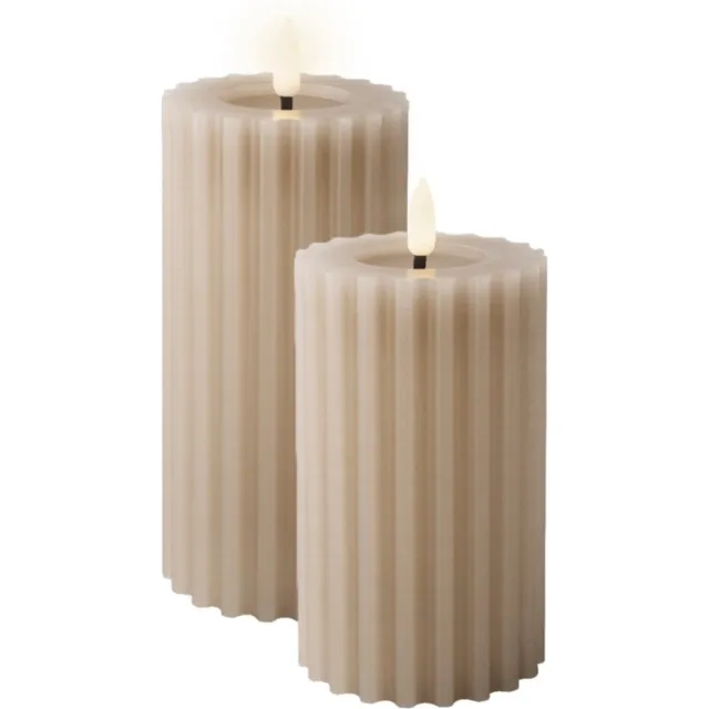 Lumineo Luxe LED kaarsen/stompkaarsen - 2x st - lichtgrijs - ribbel - D7,5 cm - timer