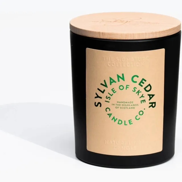 Isle of Skye Candle Company Sojawaskaars Sylvan Cedar - Black Tumbler - Handgemaakt - 45 uur - Isle of Skye Candle Company Zwart