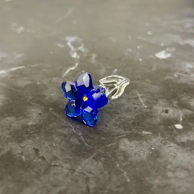 Swarovski SCS gift beeldje Gentiaan 5490321 | kristal decoratie figuur, Swarovski beeldjes voor cadeau en collectie blauw