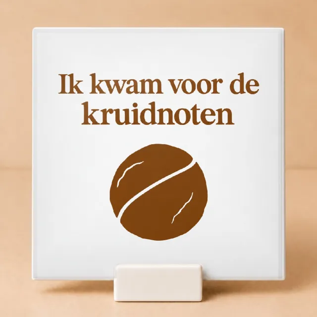 Bedruk King Strakke moderne typografische Tegel ‘Ik kwam voor de kruidnoten’ – Stijlvolle decoratie voor liefhebbers van Sinterklaas sfeer - 11 x 11 cm met houder Wit