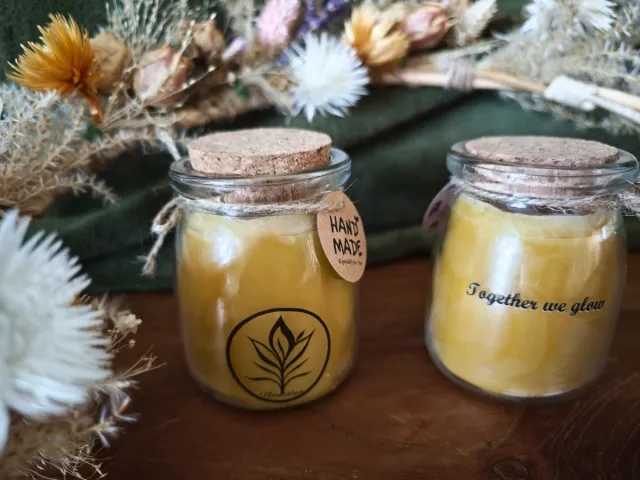Naturalum 100% bijenwas kaars in glas - met tekst 'Together we glow' Geel