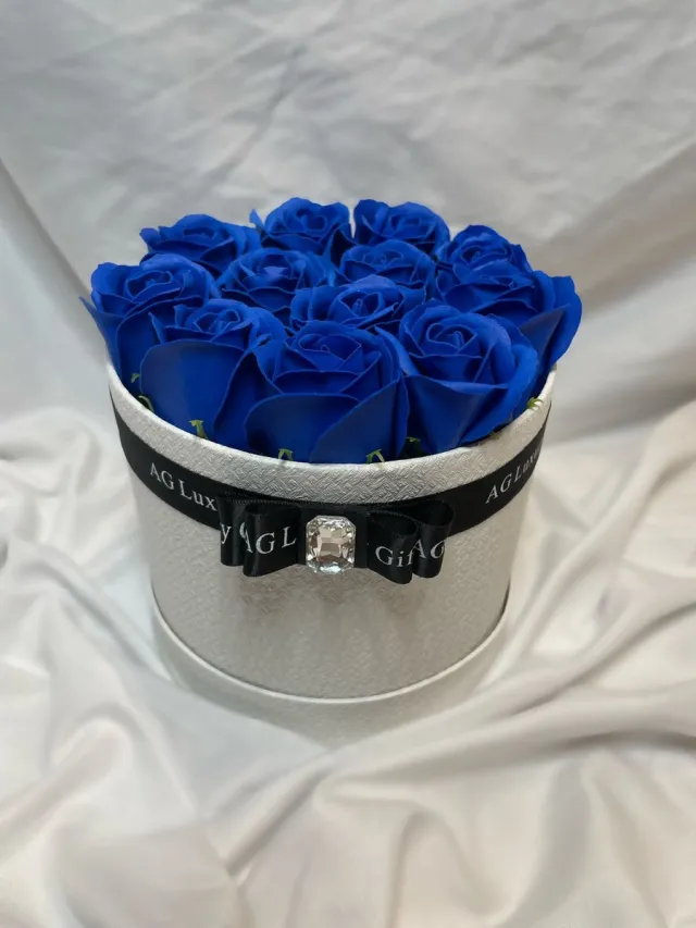 AG Luxurygift AG Luxurygifts rozen box - flower box - gift - cadeau - soap roses - Valentijnsdag - luxe cadeau - blauw - zwart - Moederdag